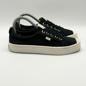 Cariuma Oca Low Canvas Lace Up Sneakers in Black - Women’s US 7